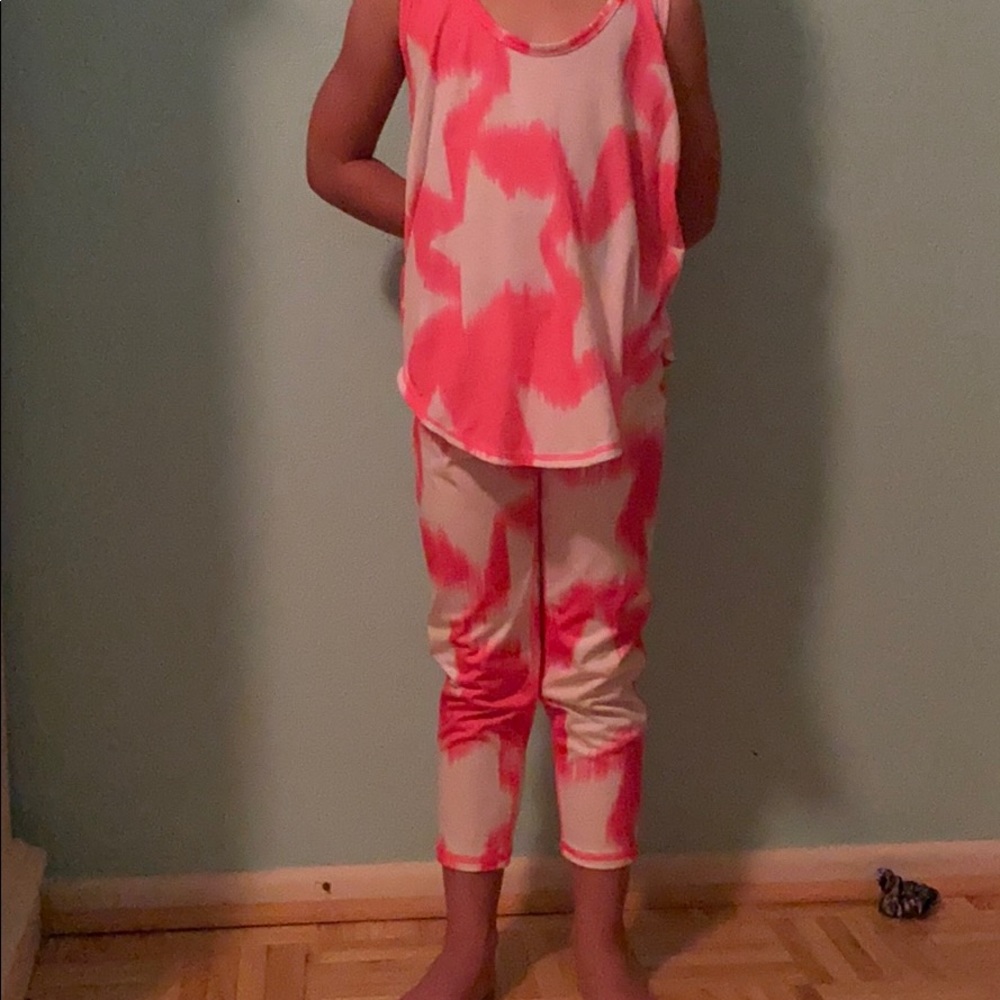 Whit & pink Gap star workout outfit